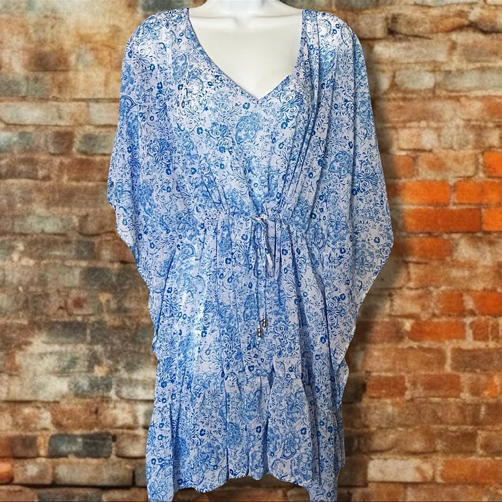 Time and Tru Blue and White Floral Longline Top